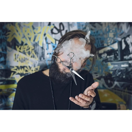 Photo d'un barbier et du phénomène du barbershop. Photo d'un autre article de presse